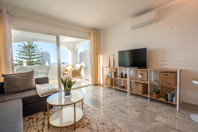 Apartment Sleeps 4 with Sea Views - image 13