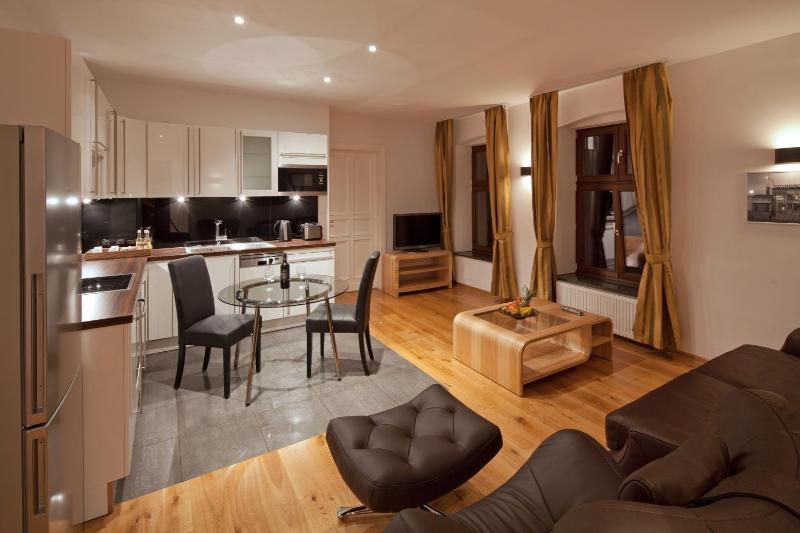 Superior One-Bedroom Apartment image 4