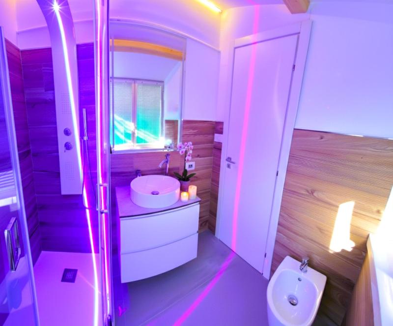 Attic Apartment Air Conditioning Fast WiFi - image 13