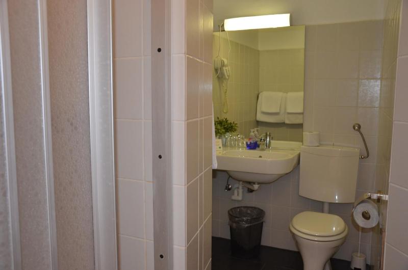 Queen Room image 2