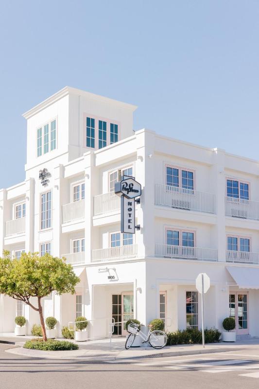 Bay Shores Peninsula Hotel - image 1