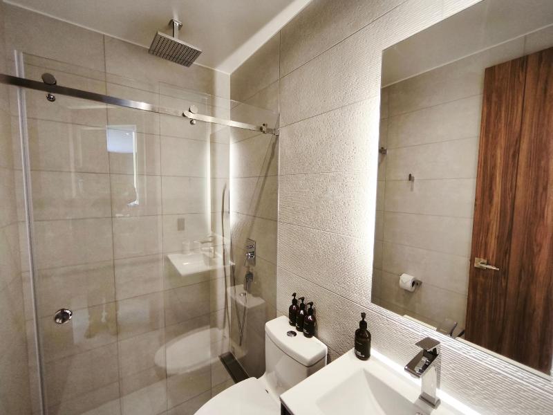 Harmony Coliving Ecuador Pool Carolina Park Quito - image 15