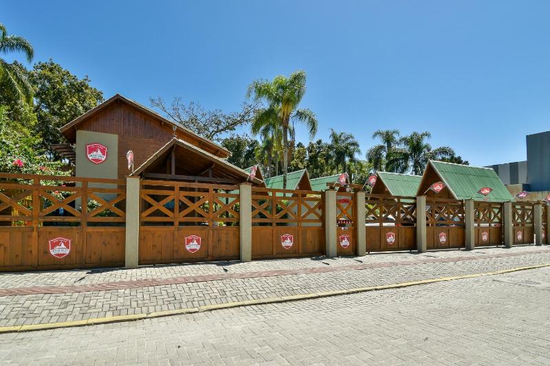 Chalé Suiço Bombinhas - image 26