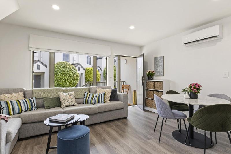 Tui Apartment - modern apartment near the lake - image 2