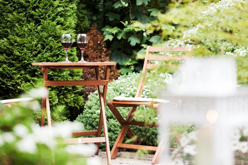 Double Room with Garden View image 3