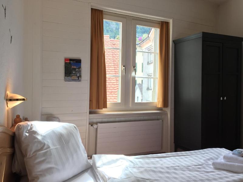 Classic Twin Room image 2