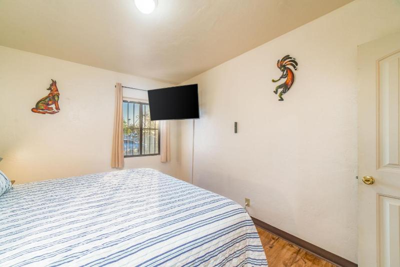 Mins from the UofA & Downtown 4BR 2BA Entire Home - image 41