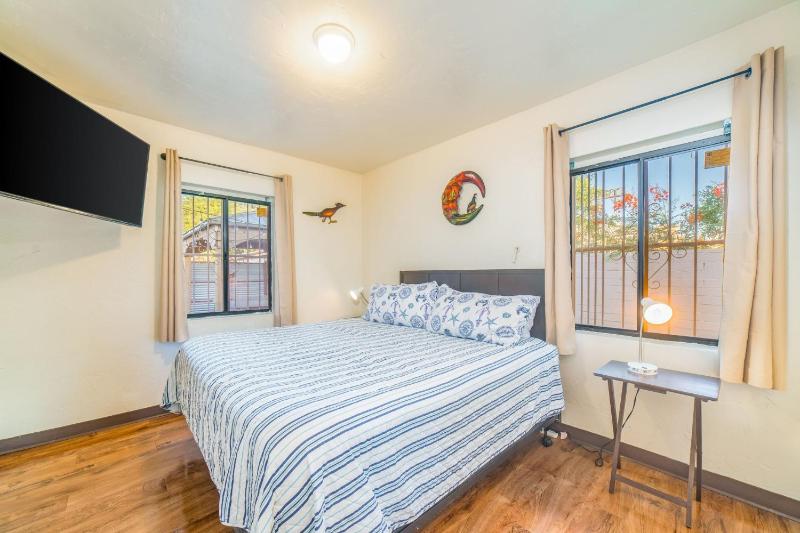 Mins from the UofA & Downtown 4BR 2BA Entire Home - image 20