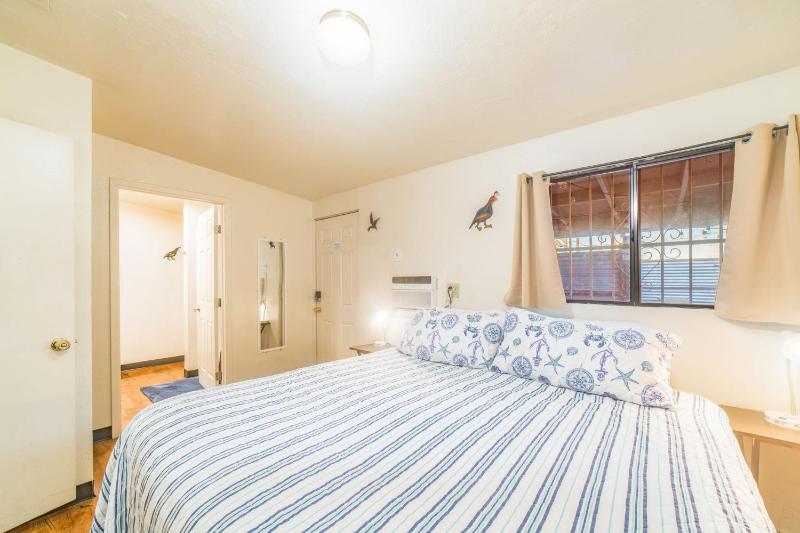 Mins from the UofA & Downtown 4BR 2BA Entire Home - image 37