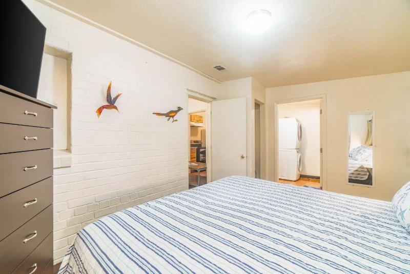Mins from the UofA & Downtown 4BR 2BA Entire Home - image 24