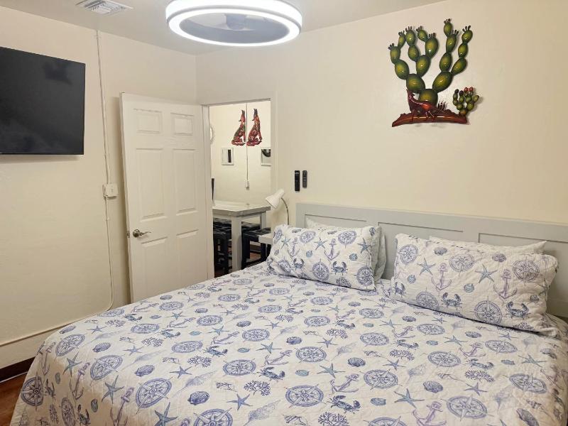 Mins from the UofA & Downtown 4BR 2BA Entire Home - image 36