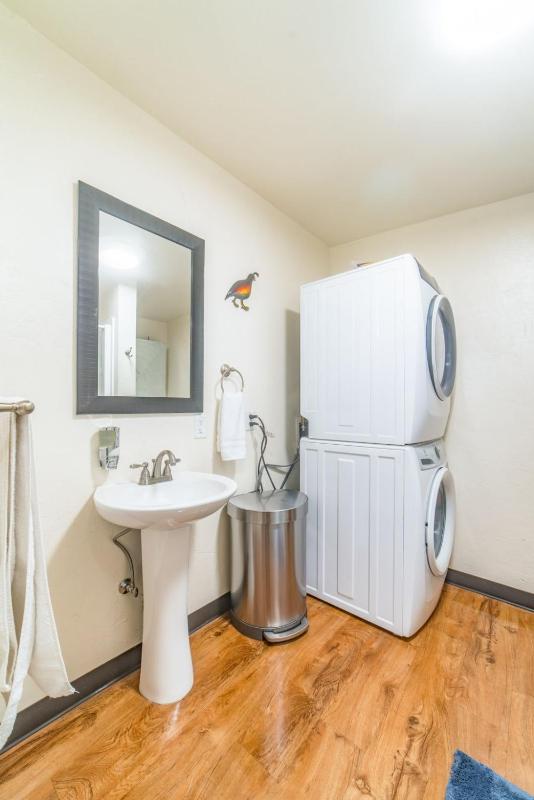 Mins from the UofA & Downtown 4BR 2BA Entire Home - image 28