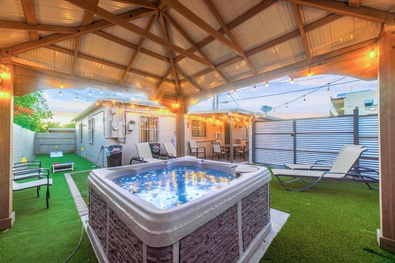 Mins from the UofA & Downtown 4BR 2BA Entire Home - image 45
