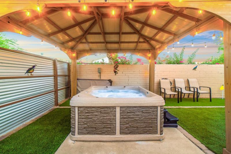Mins from the UofA & Downtown 4BR 2BA Entire Home - image 8