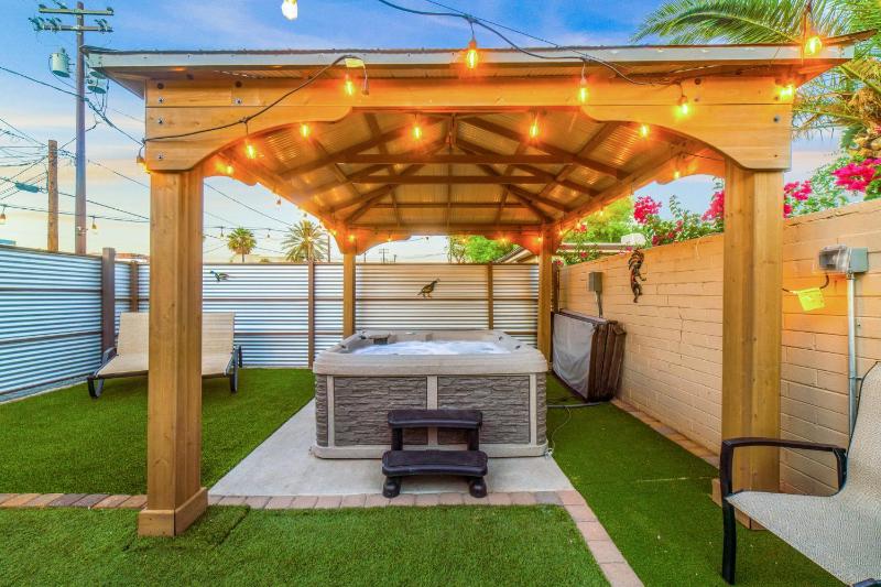 Mins from the UofA & Downtown 4BR 2BA Entire Home - image 32