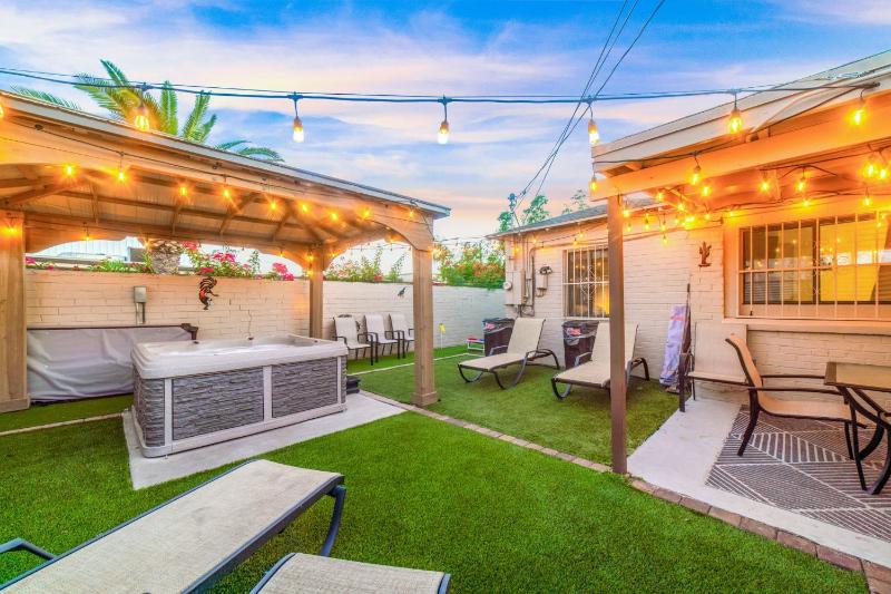 Mins from the UofA & Downtown 4BR 2BA Entire Home - image 40