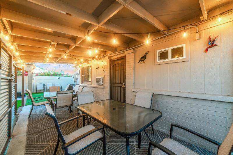 Mins from the UofA & Downtown 4BR 2BA Entire Home - image 39