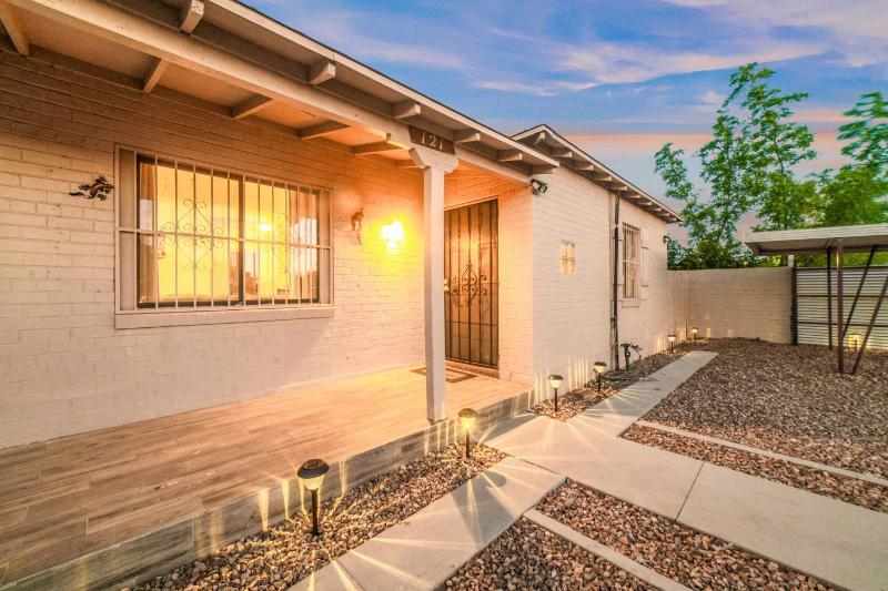 Mins from the UofA & Downtown 4BR 2BA Entire Home - image 35