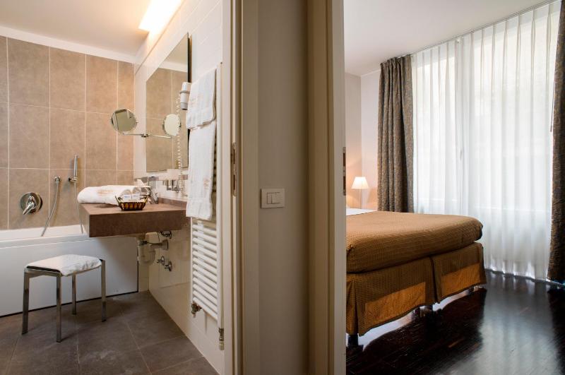 National Hotel - image 16