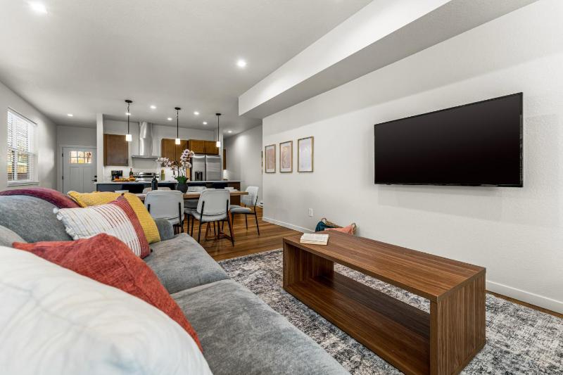 515 S El Paso Unit101 - image 19
