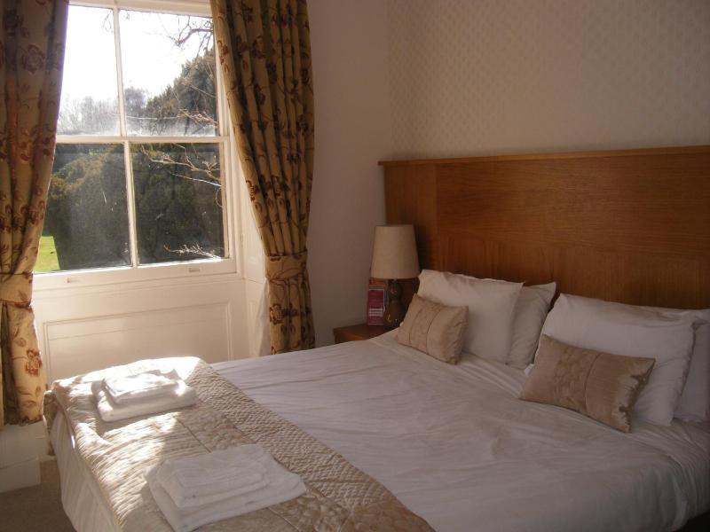 Double Room image 3