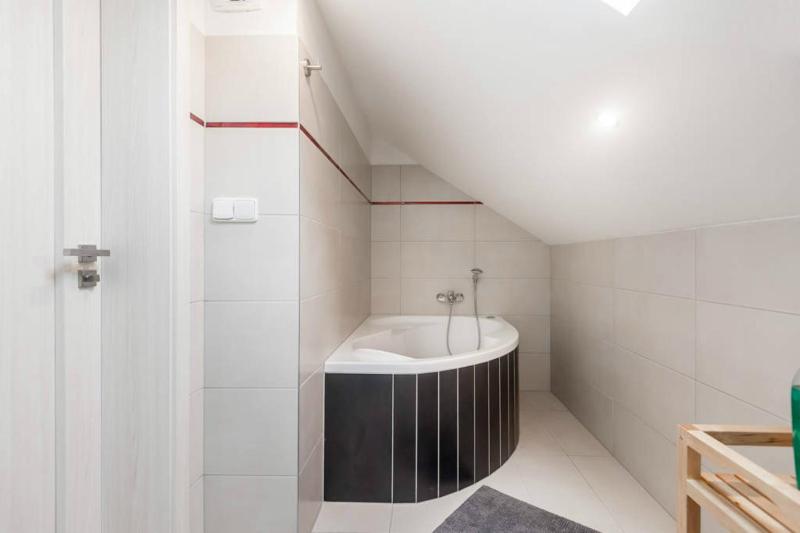 Kent Ridge Loft Sokolska - image 14