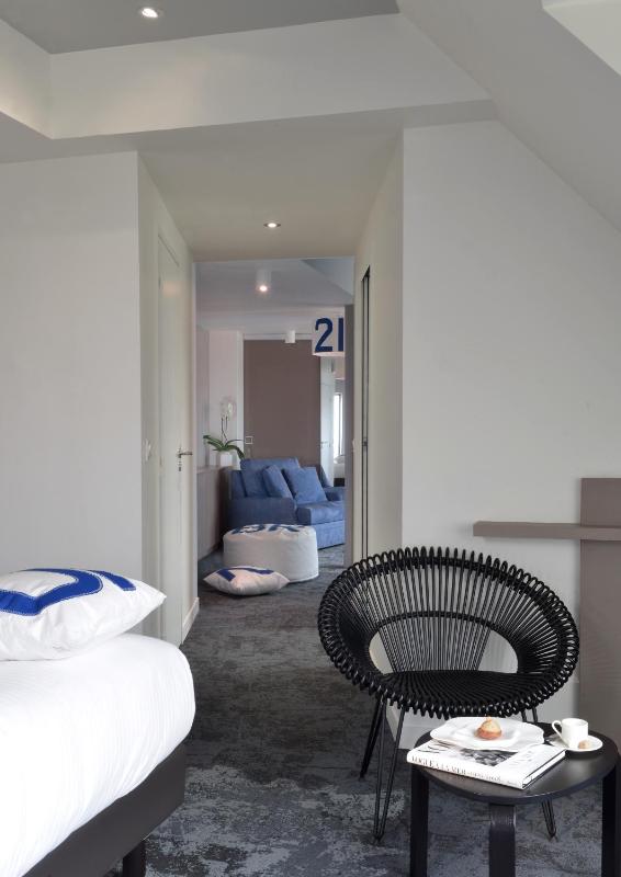 Suite with Double Bed with Lighthouse Side image 4