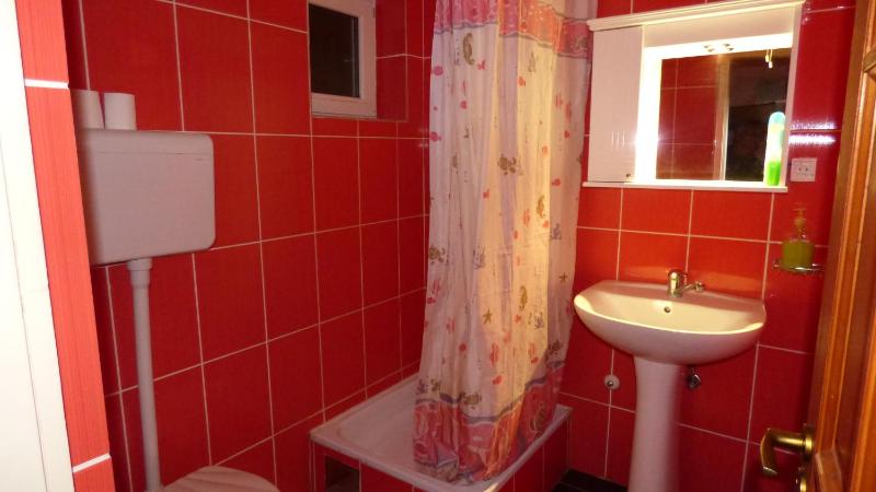 Twin Room with Private Bathroom image 2