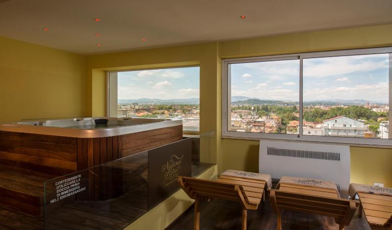 National Hotel - image 30