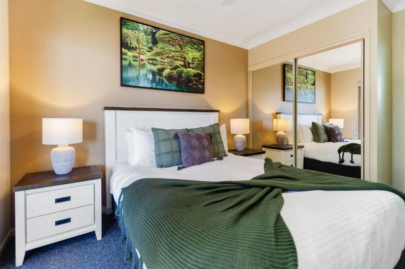 Zen Escape Resort Pool & BBQ Retreat - image 3
