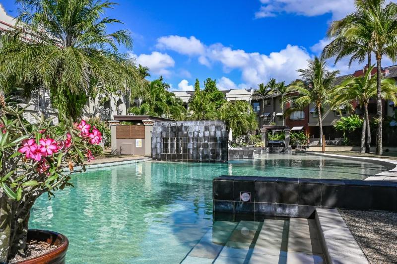 Zen Escape Resort Pool & BBQ Retreat - image 2