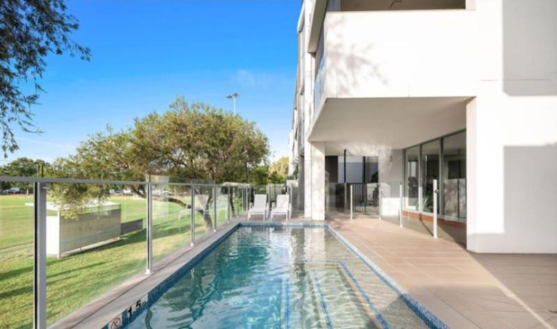 Barramul on the Park with Pool & Gym Access - image 2