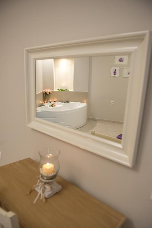 Suite with Hot Tub image 4