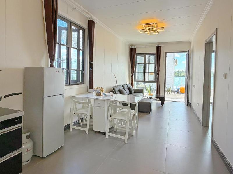 lake view apartment 湖畔别墅 - image 3