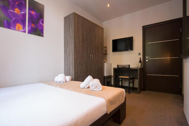 Economy Double or Twin Room image 3