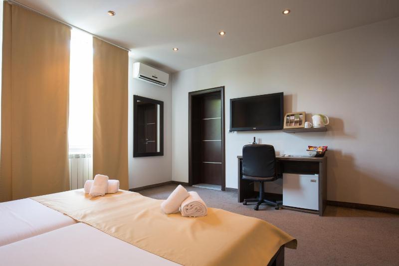 Special Offer - Suite with Jacuzzi image 2