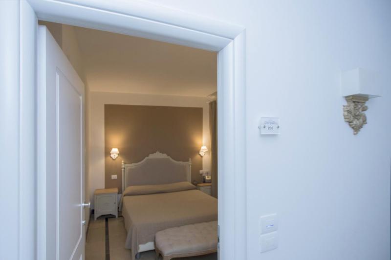 Classic Double or Twin Room image 4