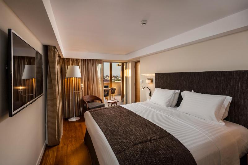 The Luxury Penthouse Suite image 4