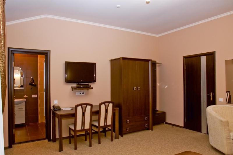 Standard Triple Room image 3