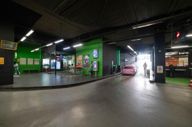 Sarajevo Deluxe Festival Centar with FREE parking - image 9
