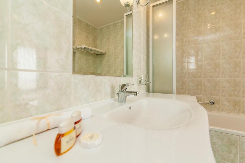 Double or Twin Room image 4