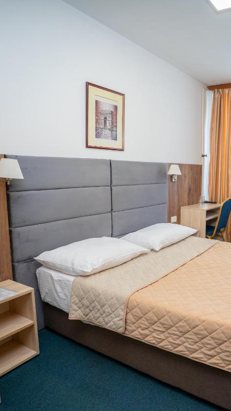 Hotel Slavija - image 9