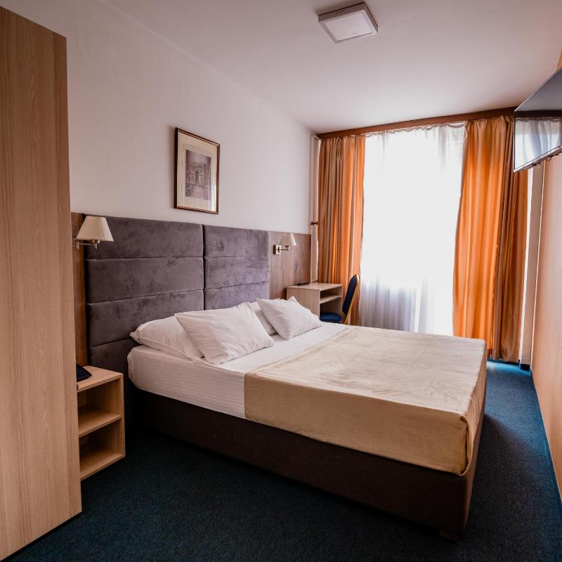 Hotel Slavija - image 11