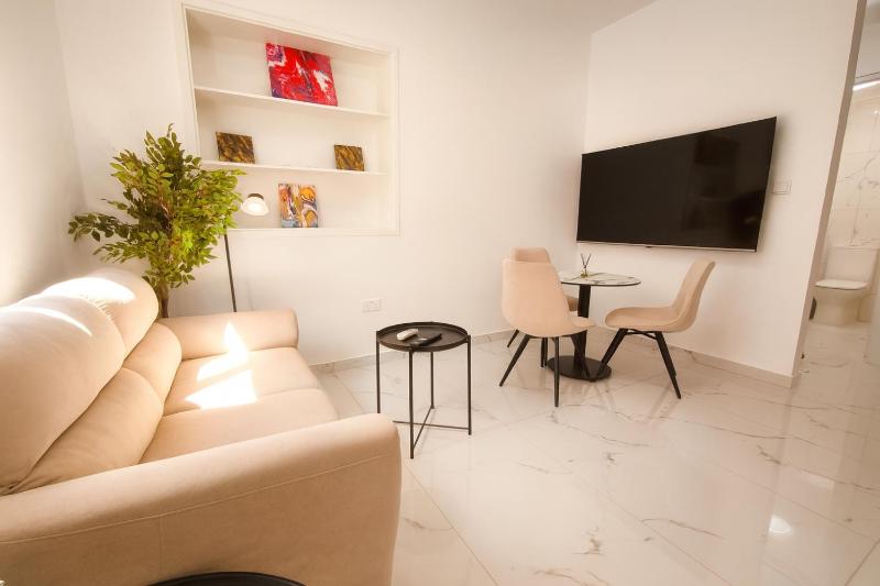 Limassol Centr Apartament - image 14