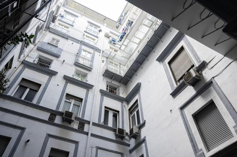 Maison Noir Napoli - image 12
