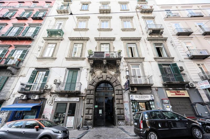 Maison Noir Napoli - image 9