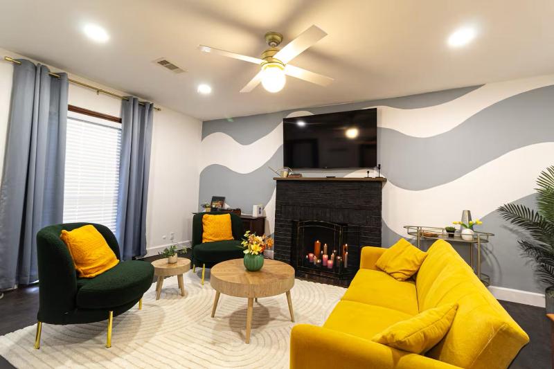 Private home with Hot Tub & Mini Golf & Fun Vibes near downtown Houston - image 16