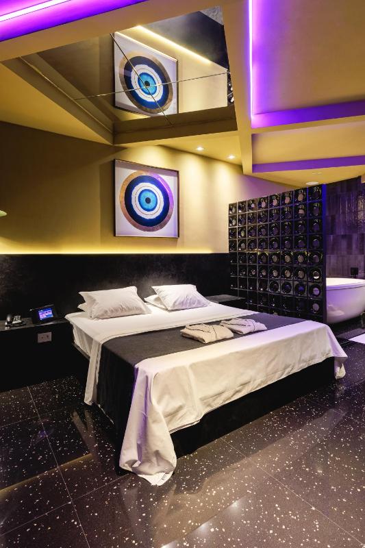 Motel Acaso (Adults Only) - image 9