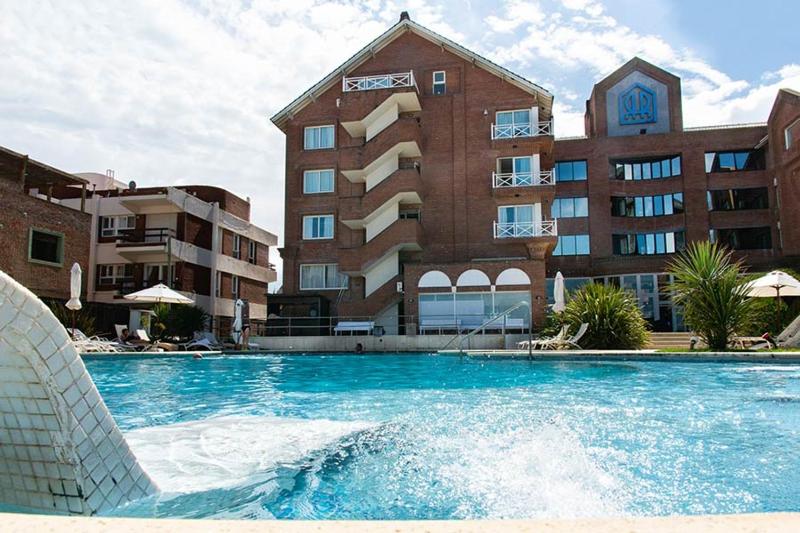 Hotel Reviens - image 2