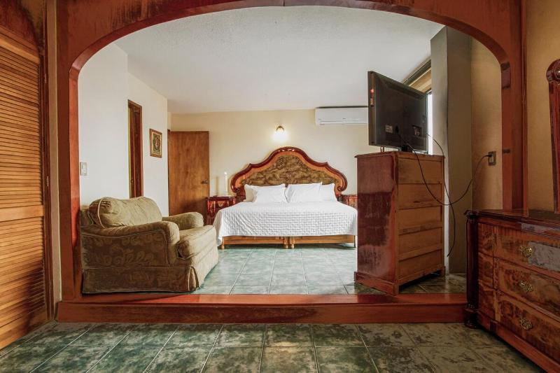 Spacious and Central Apartment in Guadalajara 3 Bedrooms - image 8